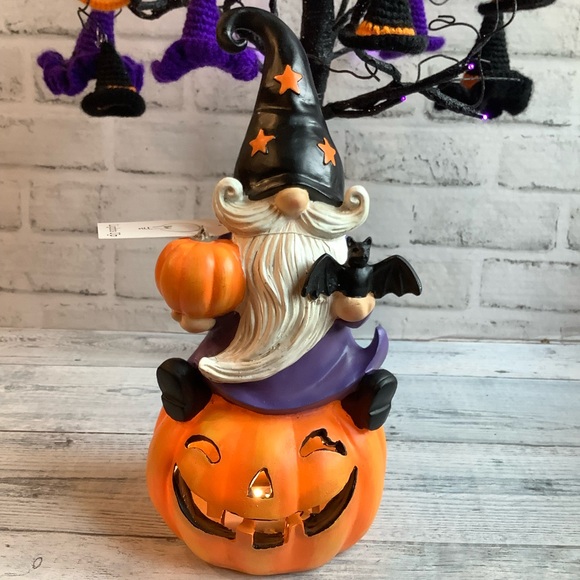 Halloween LED Resin Wizard Gnome On Pumpkin - Picture 2 of 7